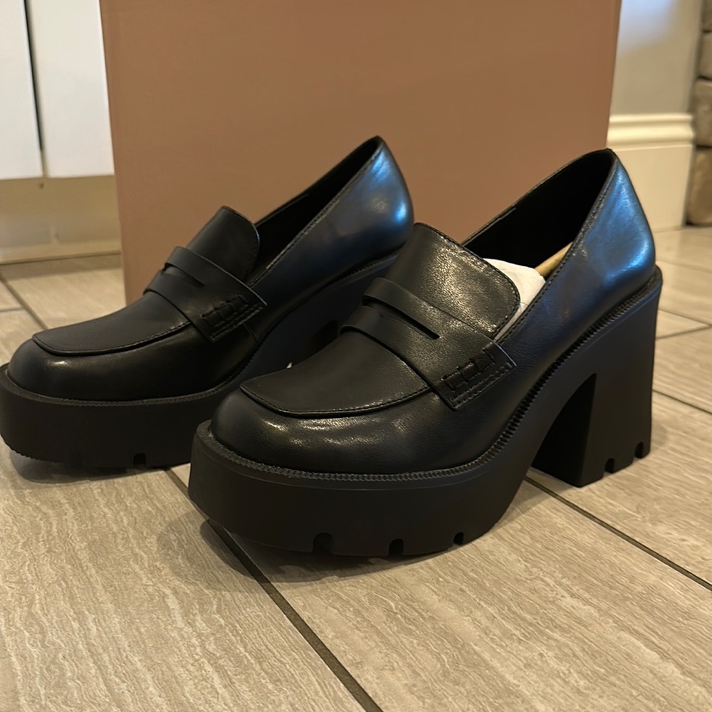NWT JustFab Cher Heeled lug sold loafer sold out online